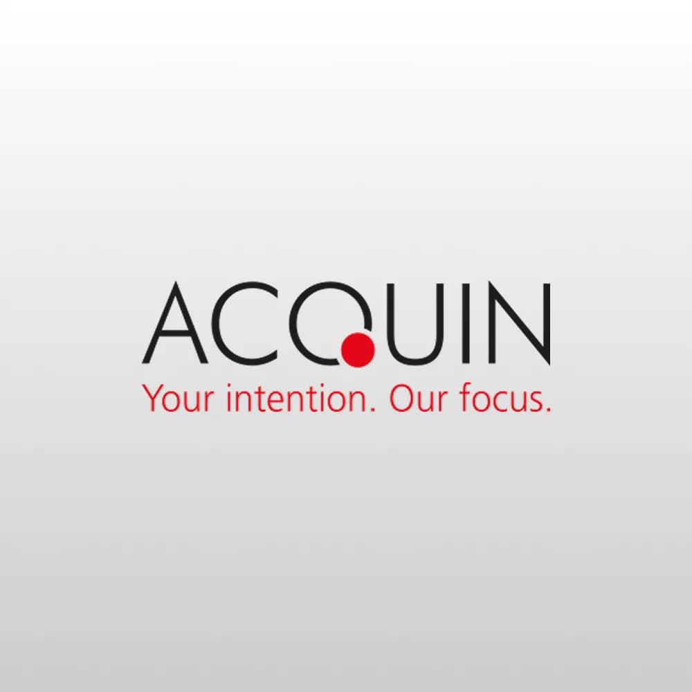 Logo von Acquin e.V. mit dem Claim „Your intention. Our focus.“ auf hellgrauem Verlauf.